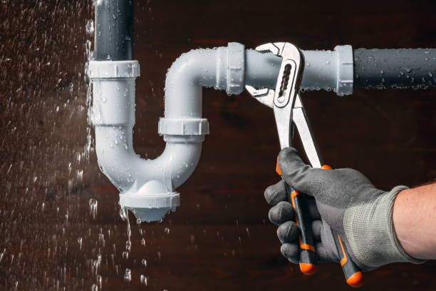 Professional Drain Cleaning technician working in Glenarm, IL